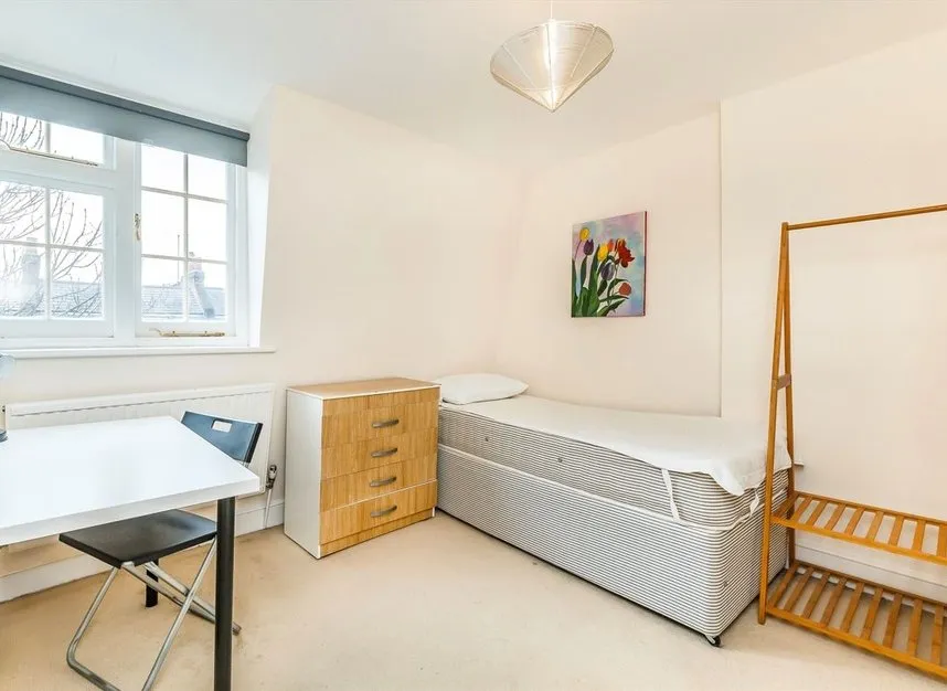 Doughty Street, Bloomsbury, WC1N, photo 9