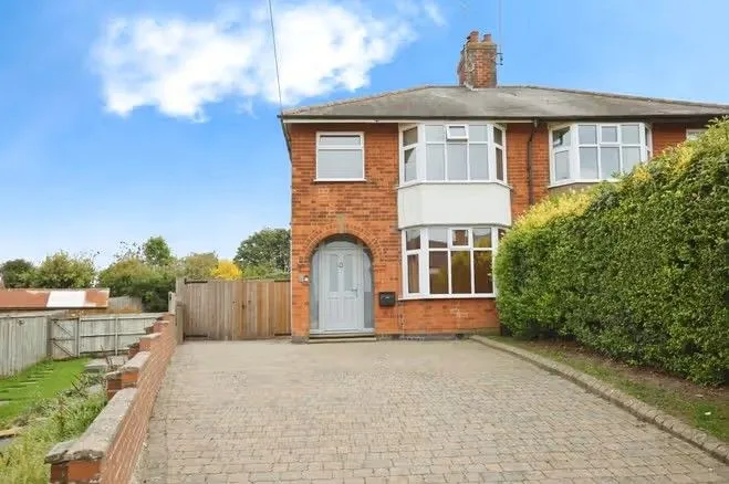 3 bed house for sale — Church Street, Daventry