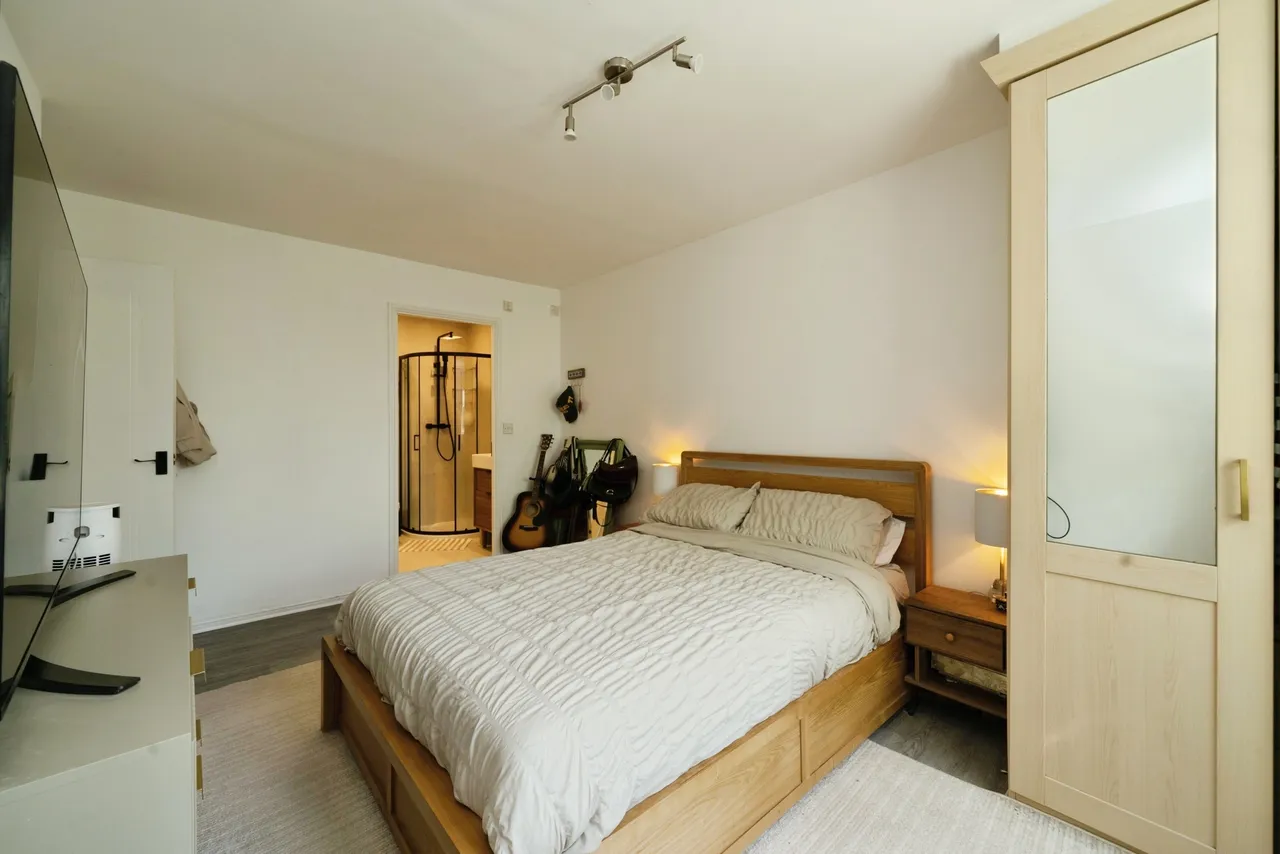 Staines Road West, Sunbury-On-Thames, TW16, photo 9