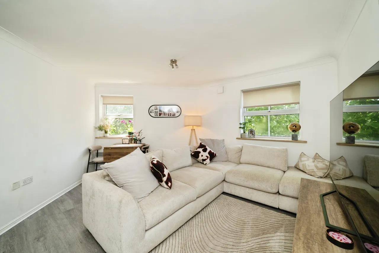 Staines Road West, Sunbury-On-Thames, TW16, photo 3