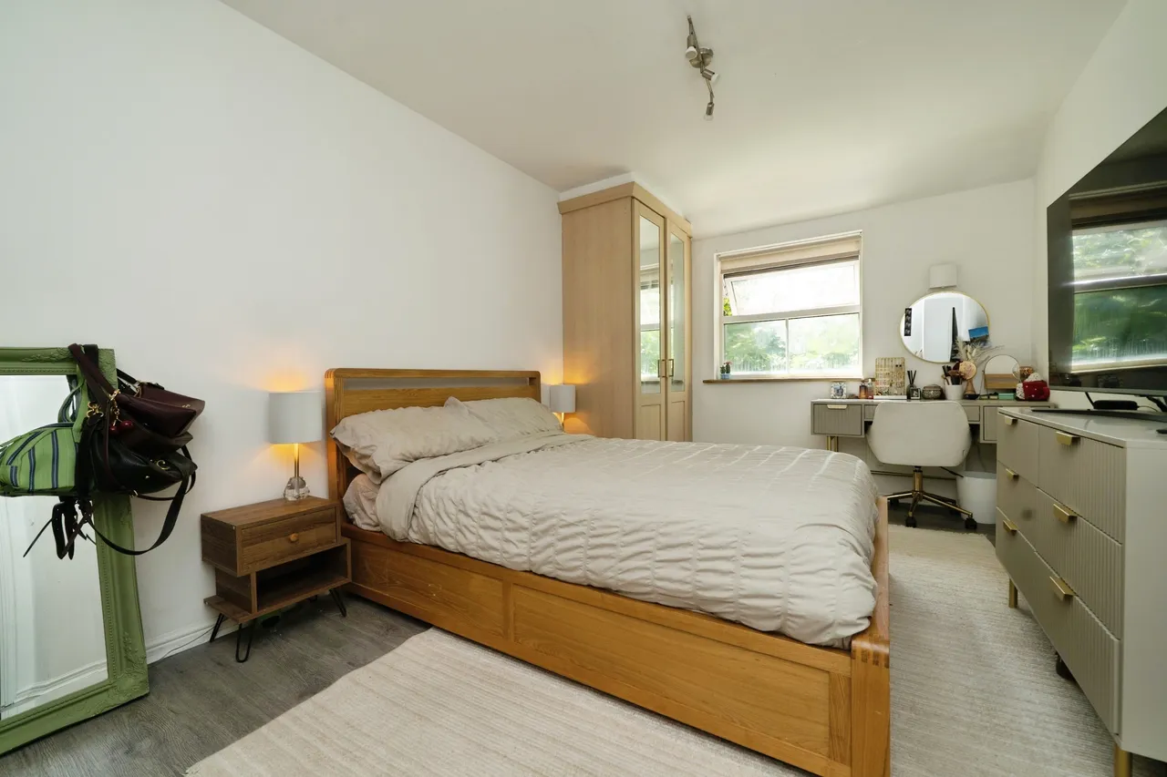 Staines Road West, Sunbury-On-Thames, TW16, photo 11