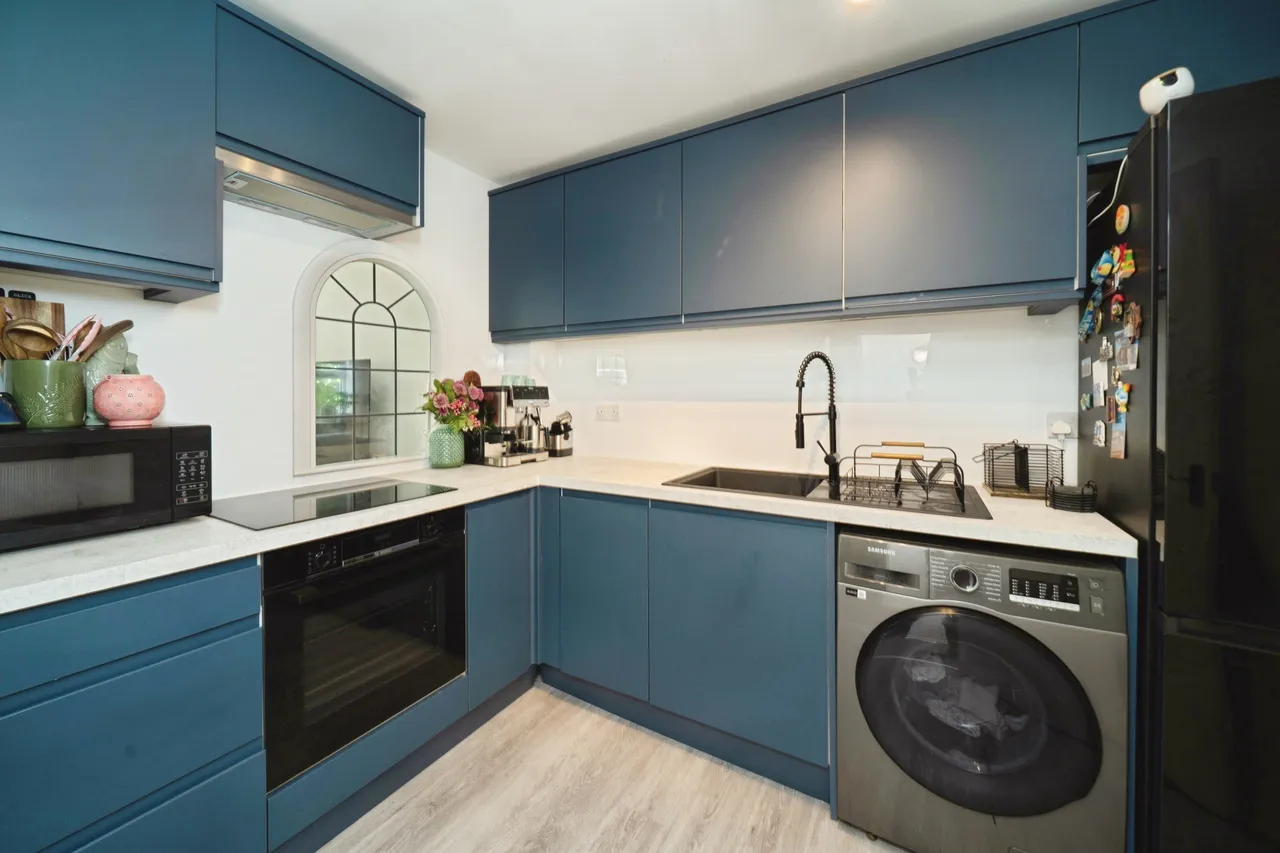 Staines Road West, Sunbury-On-Thames, TW16, photo 5