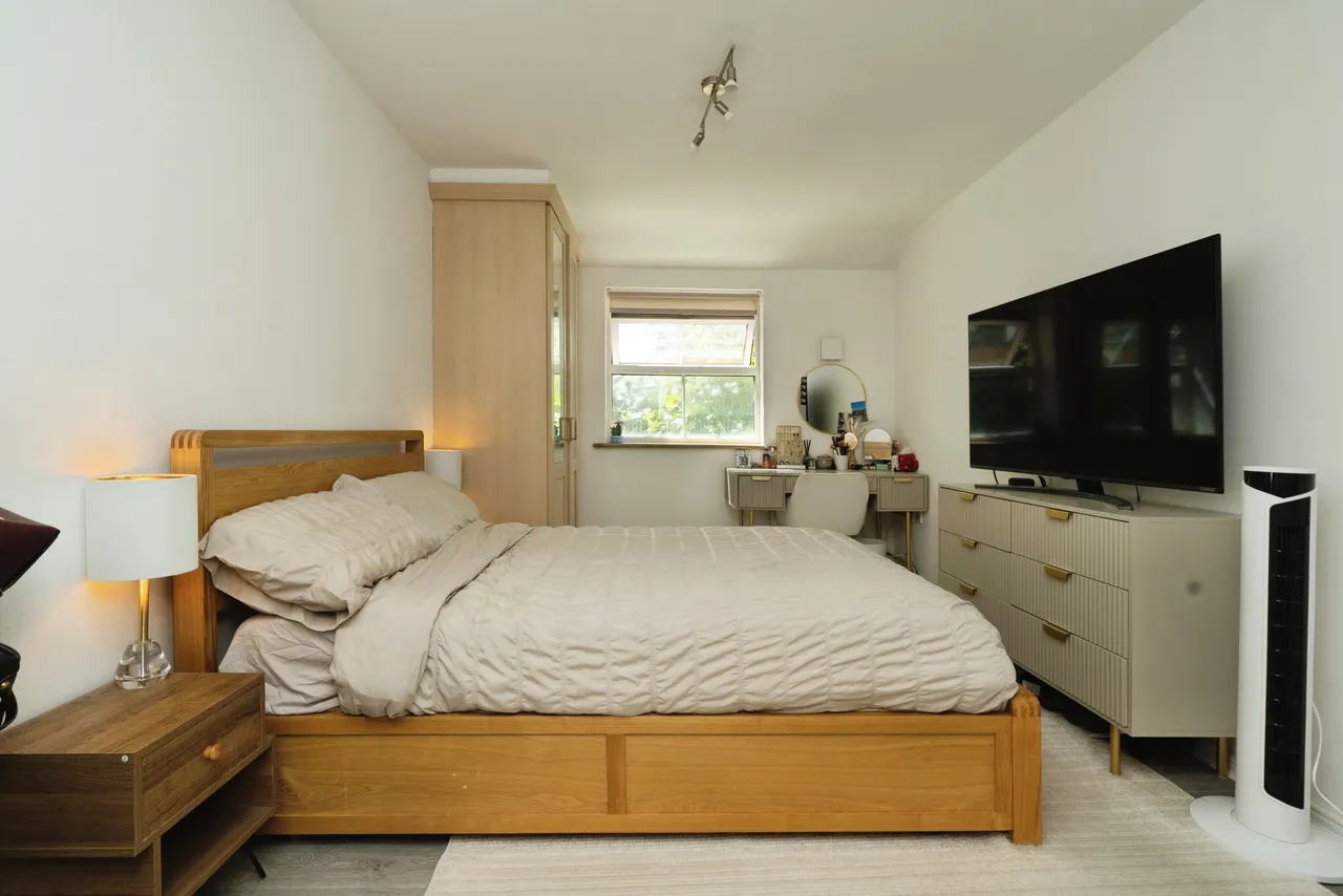 Staines Road West, Sunbury-On-Thames, TW16, photo 10