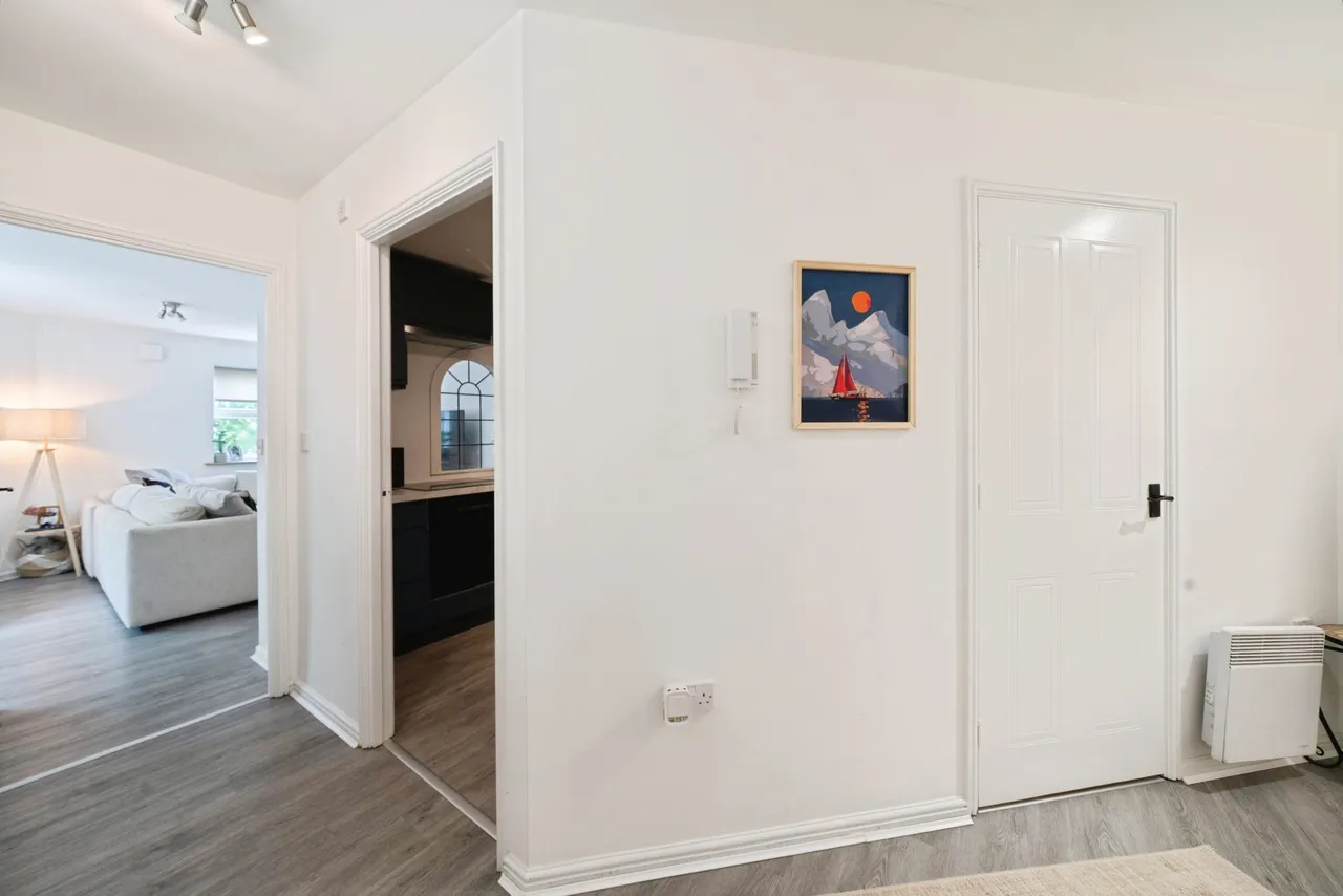 Staines Road West, Sunbury-On-Thames, TW16, photo 15