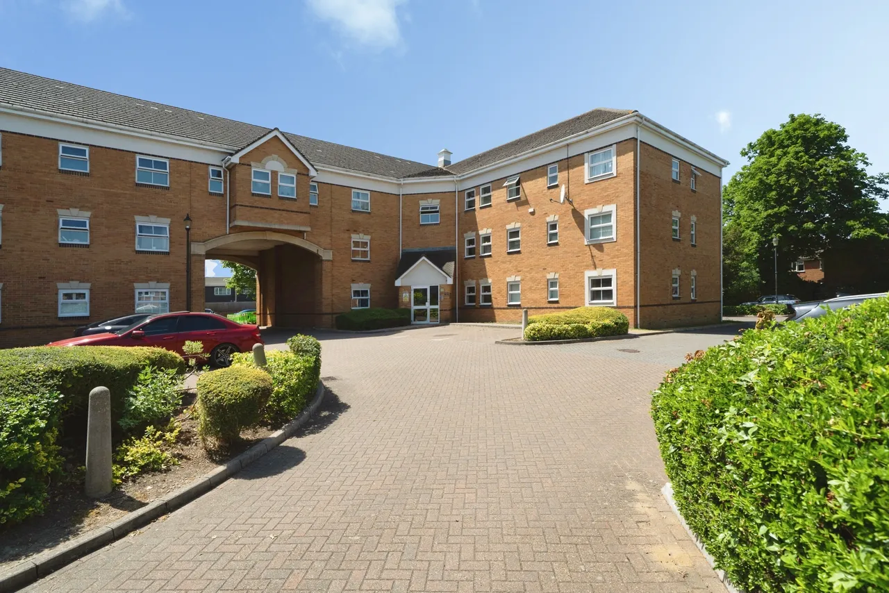 Staines Road West, Sunbury-On-Thames, TW16, photo 16
