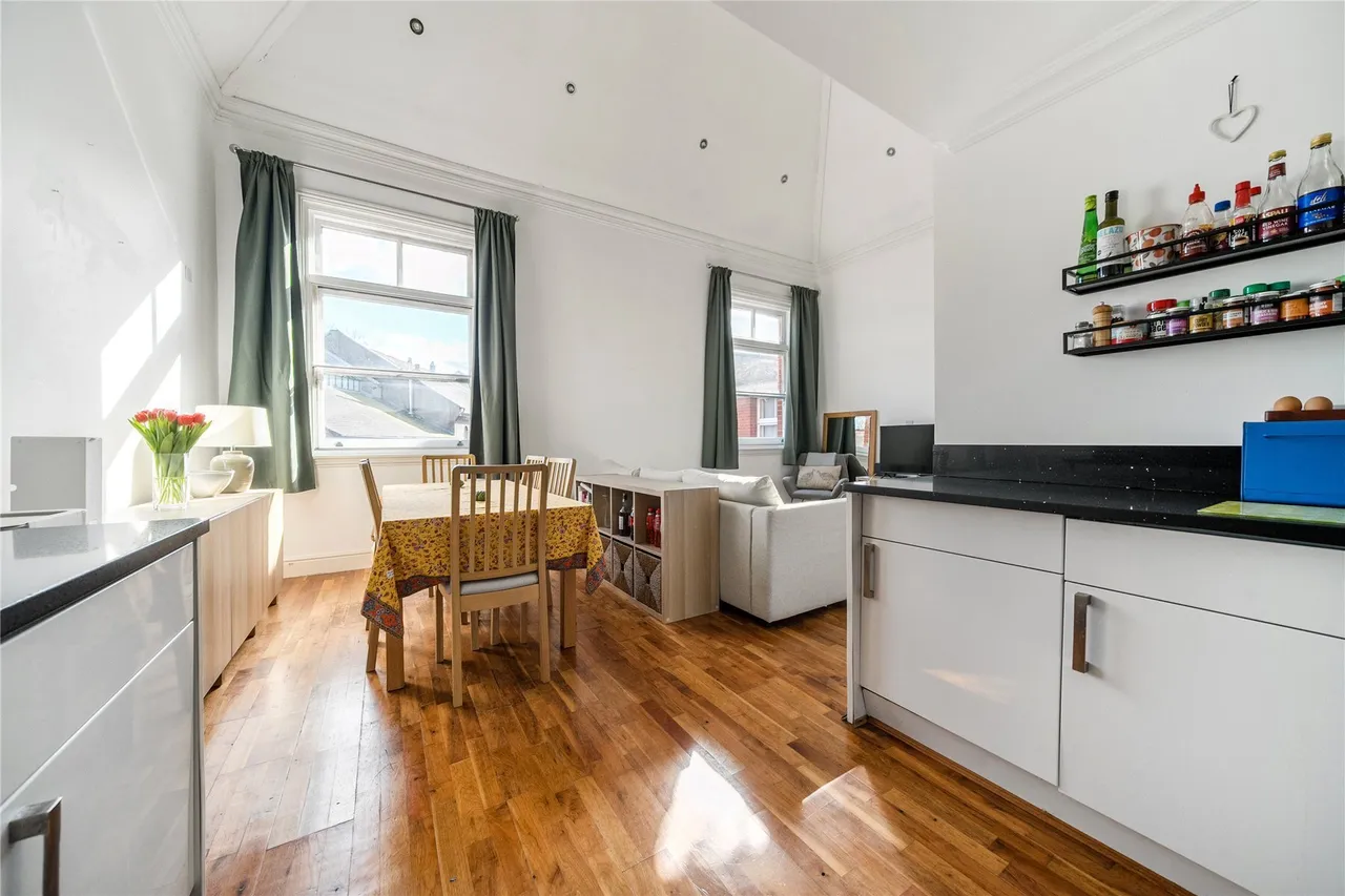 Tweedy Road, Bromley, BR1, photo 21