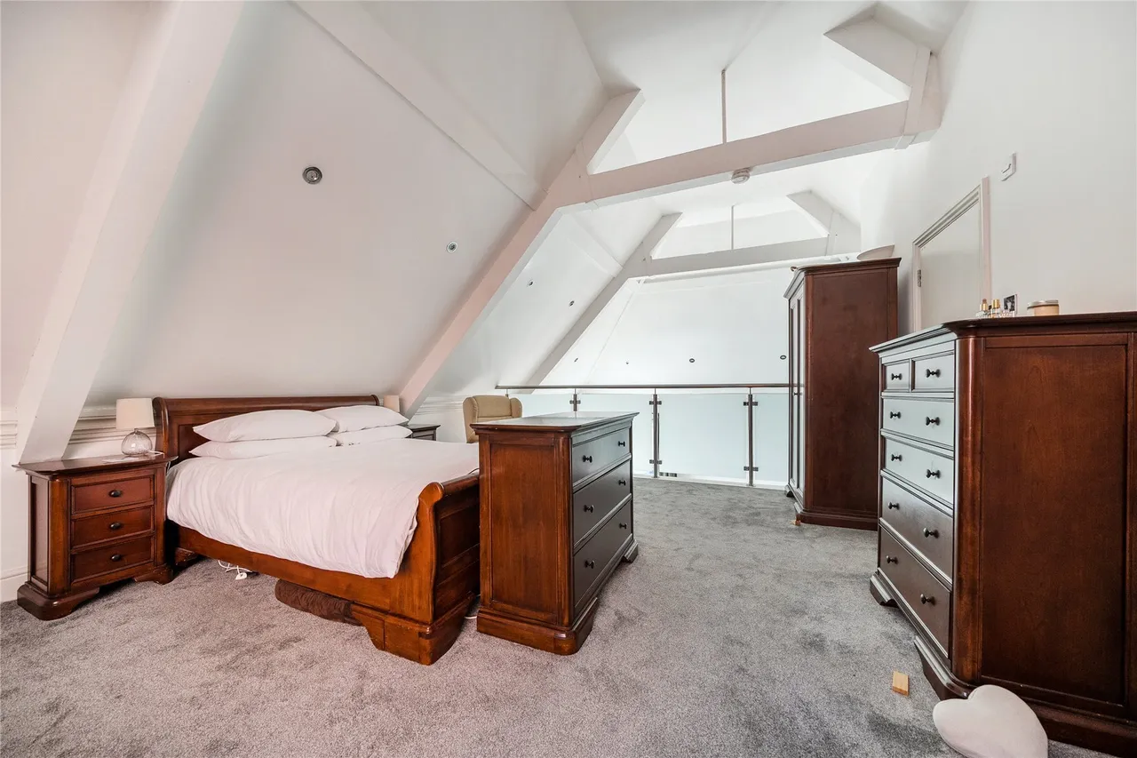 Tweedy Road, Bromley, BR1, photo 17