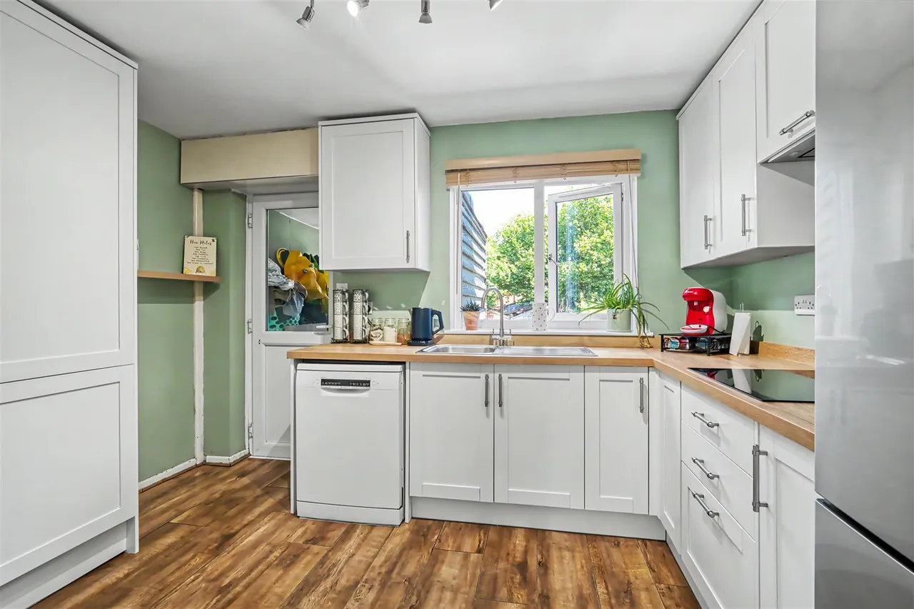 Hawthorn Close, Shaftesbury, photo 2