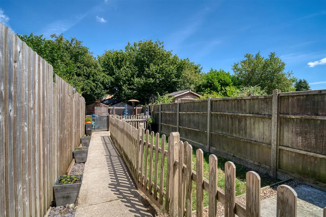 Hawthorn Close, Shaftesbury, photo 3