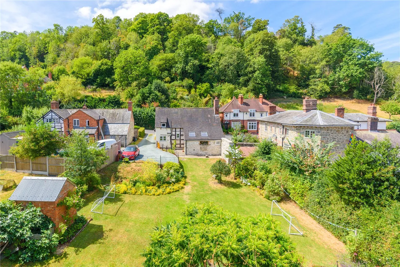 Pool Road, Montgomery, Powys, SY15 6QY, photo 51