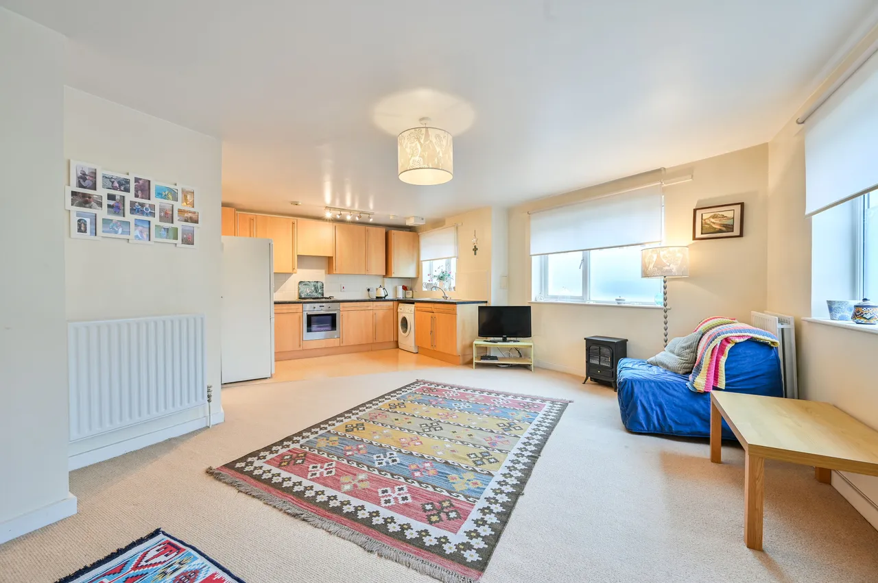 1 bed flat for sale — 13 Symons Close, London