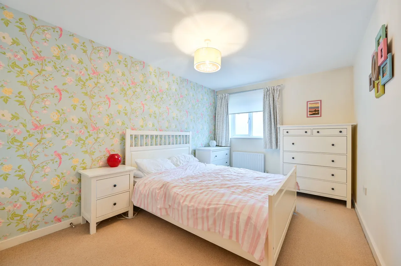 13 Symons Close, London, photo 2