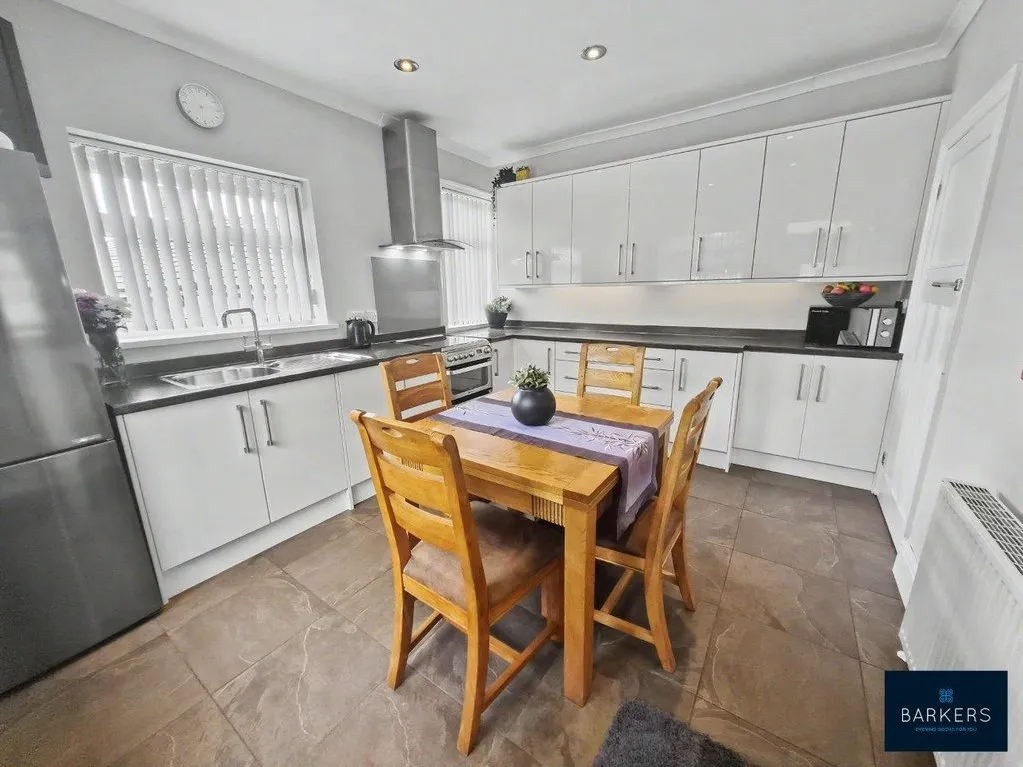 Raikes Lane Birstall, Batley WF17 9QF, photo 6