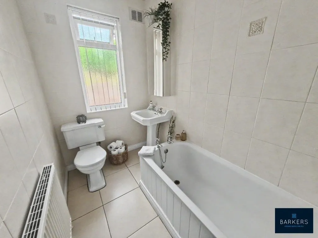 Raikes Lane Birstall, Batley WF17 9QF, photo 15