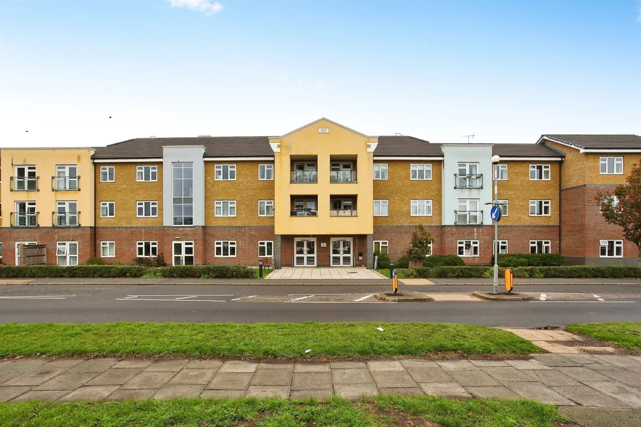 2 bed flat for sale, North Street, Milton Regis, ME10