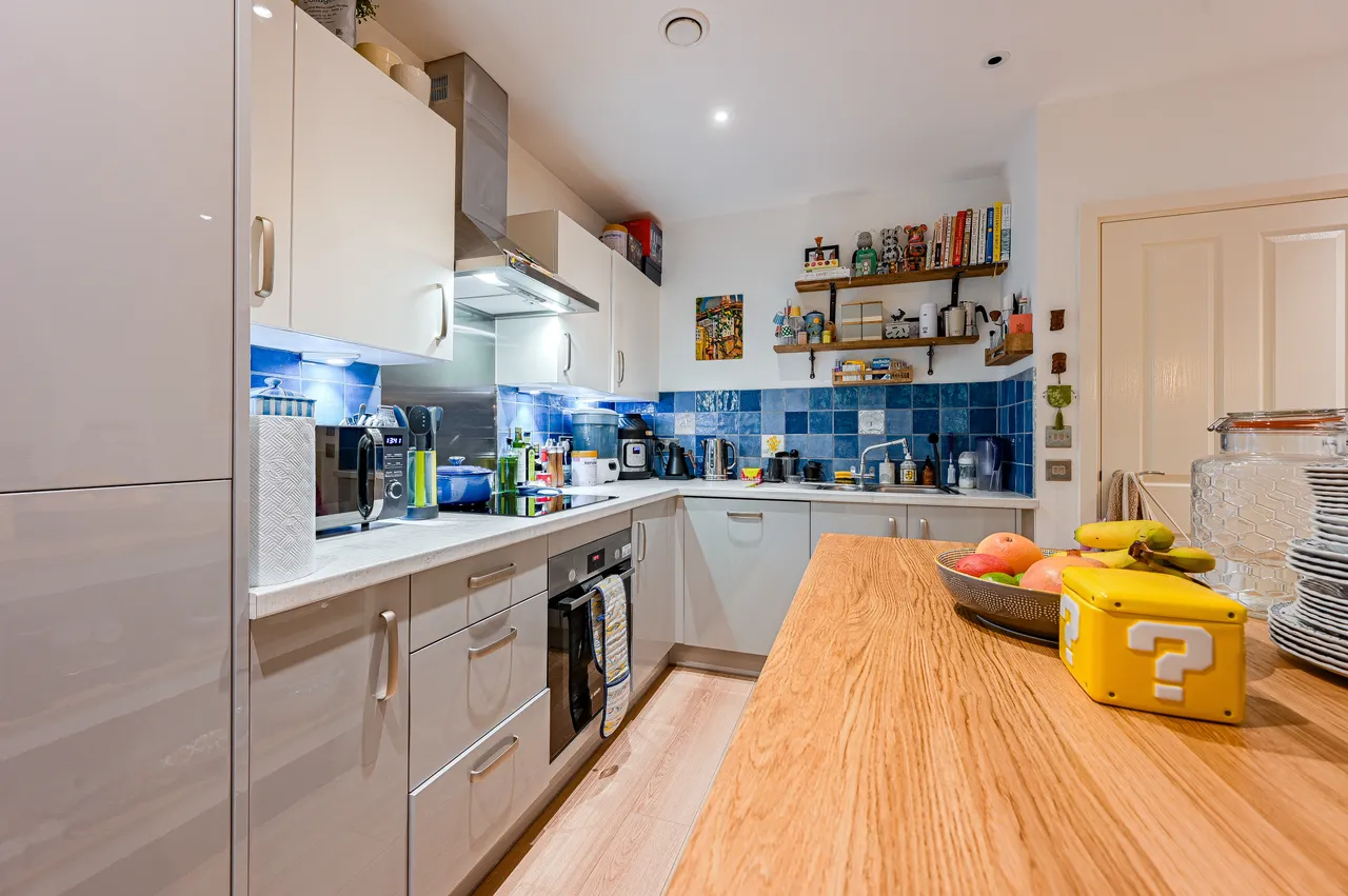 2 bed flat for sale — Flat 204, Finlay Court, LONDON