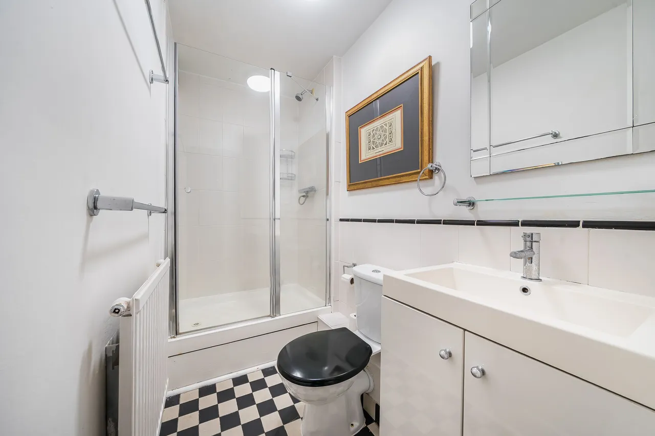 1 bed flat for sale — 19e Comeragh Road, London