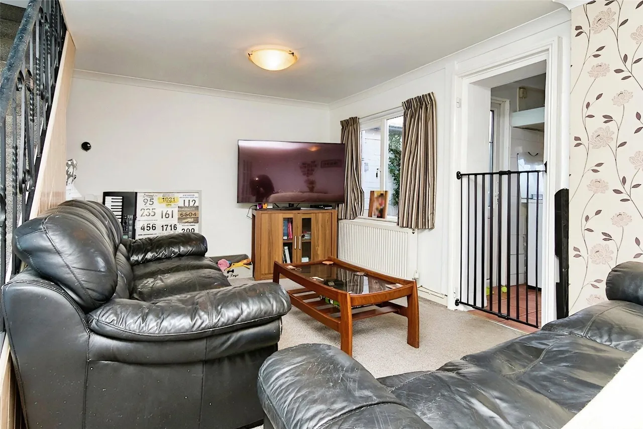 Clarendon Street, Newport, PO30, photo 4
