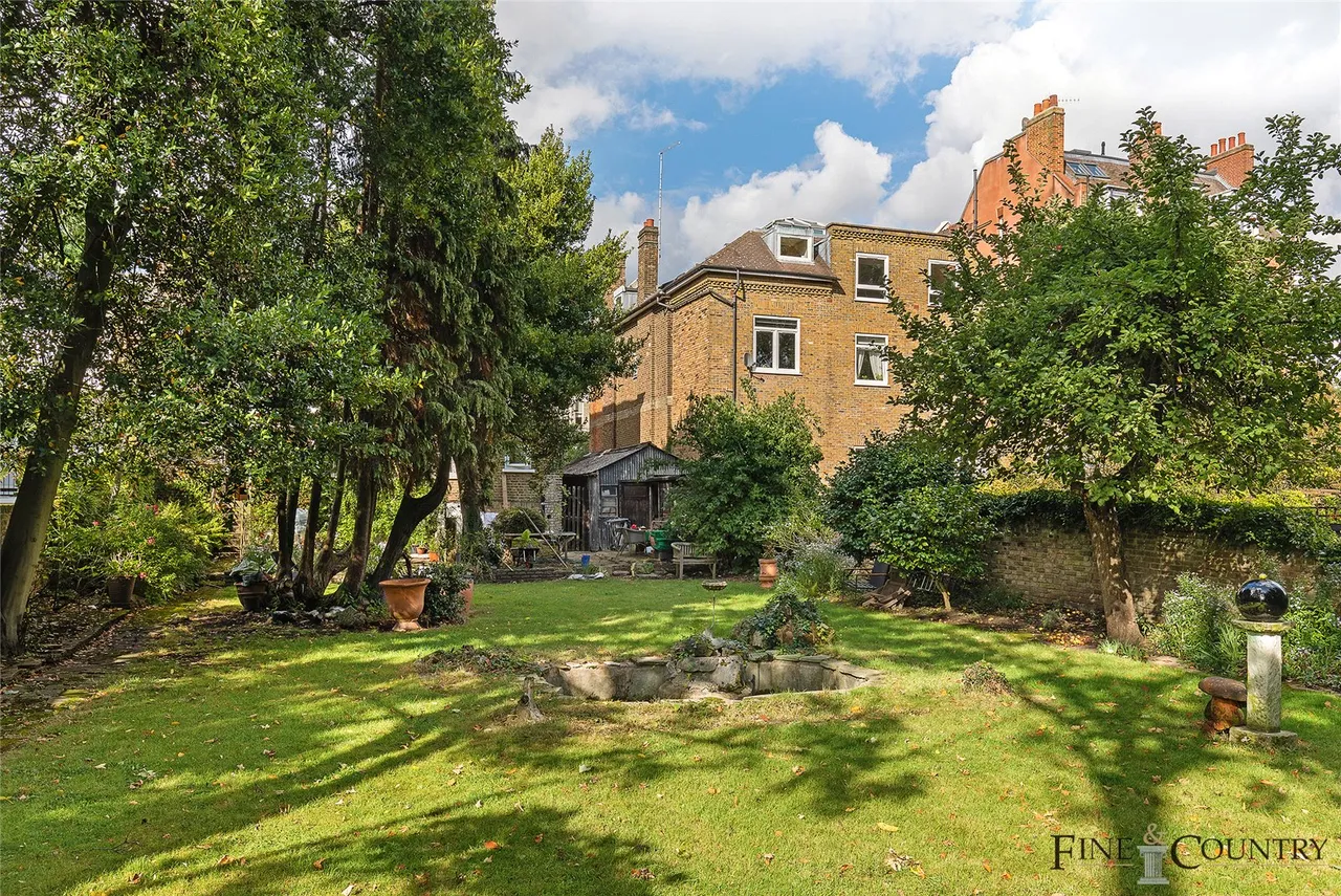 Woodchurch Road, London, photo 2
