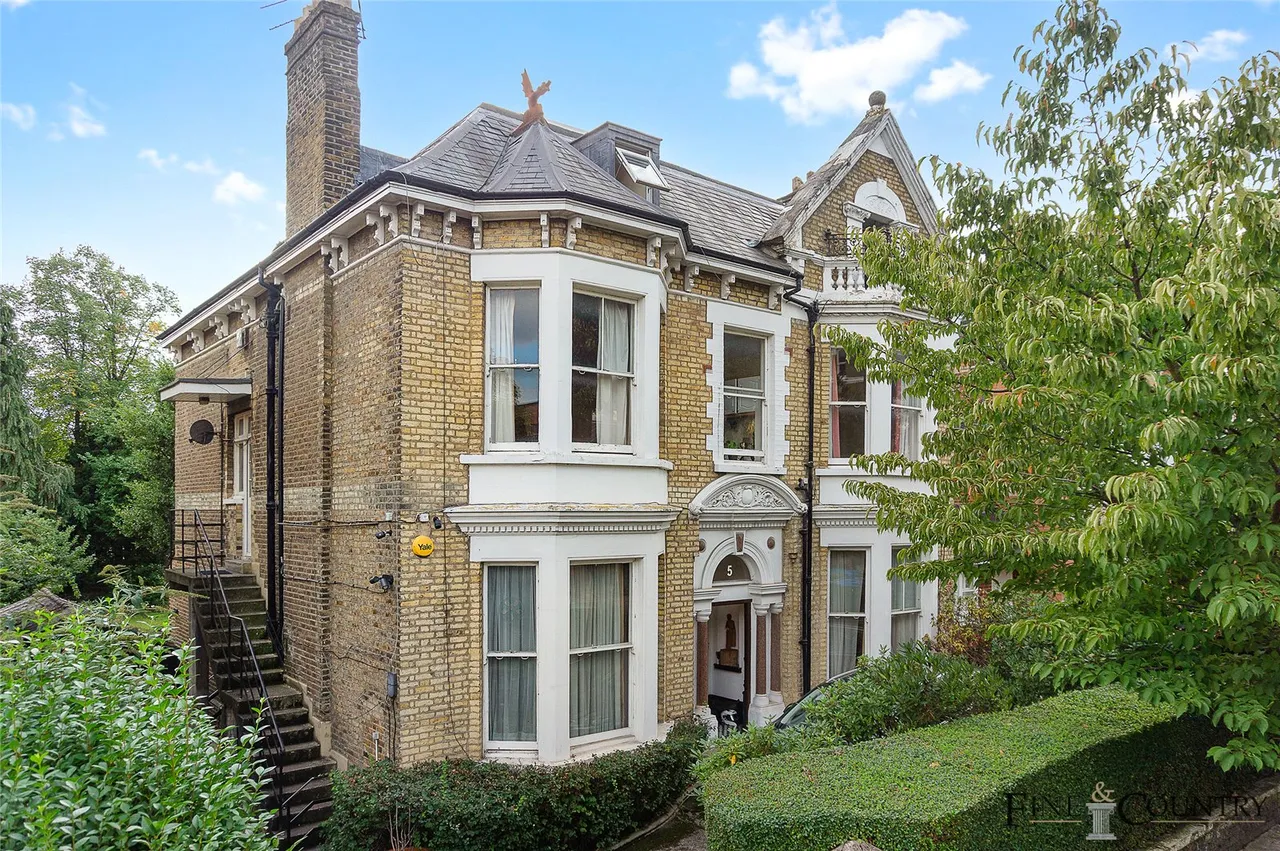 9 bed house for sale, Woodchurch Road, London