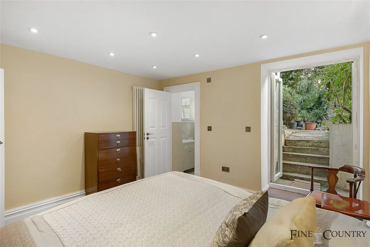 Woodchurch Road, London, photo 22