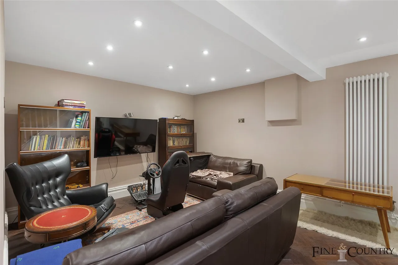 Woodchurch Road, London, photo 8