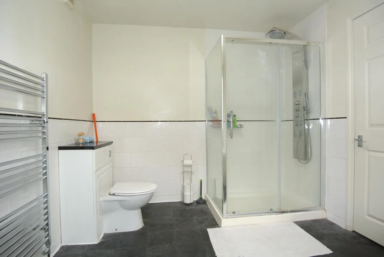 Ford Close, Ashford, Surrey, TW15 3SB, photo 15