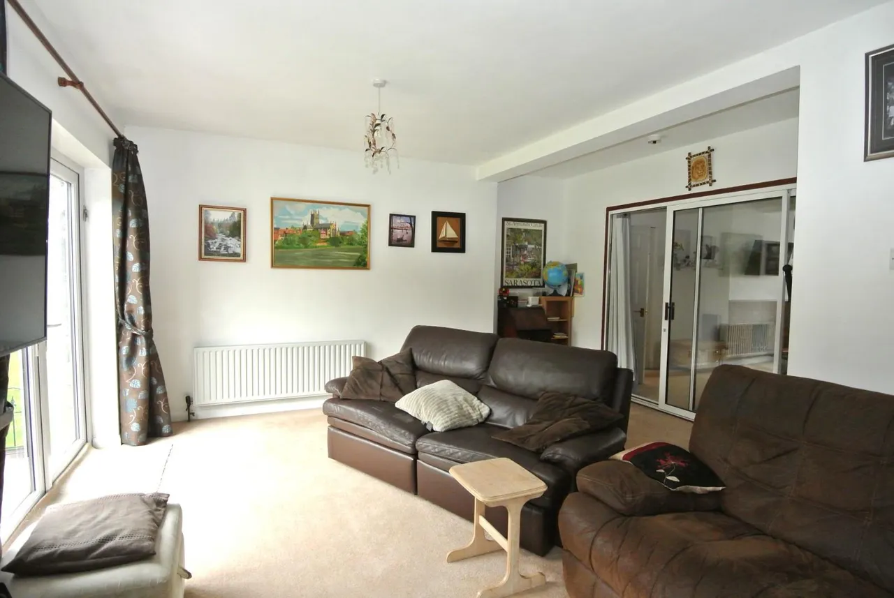 Ford Close, Ashford, Surrey, TW15 3SB, photo 6