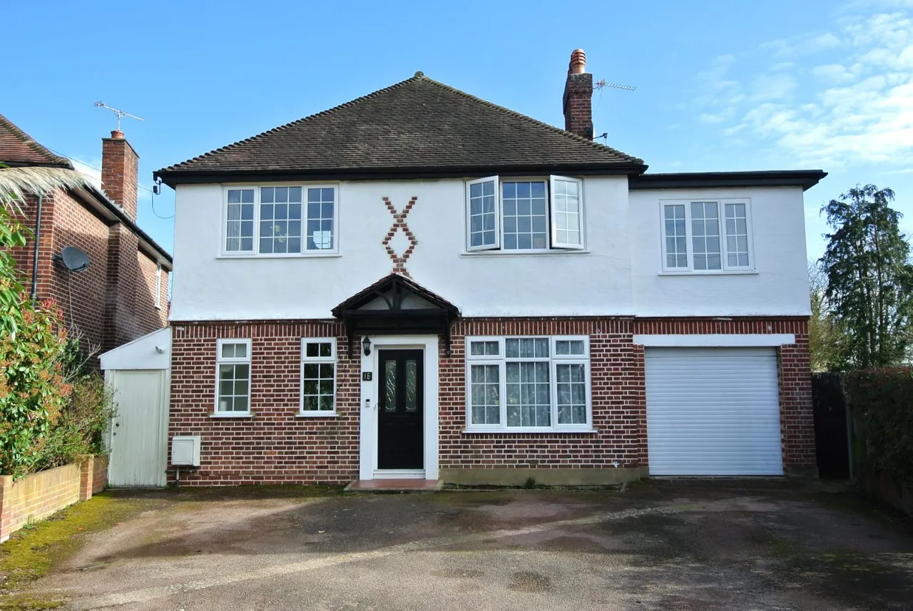 5 bed house for sale — Ford Close, Ashford, Surrey, TW15 3SB