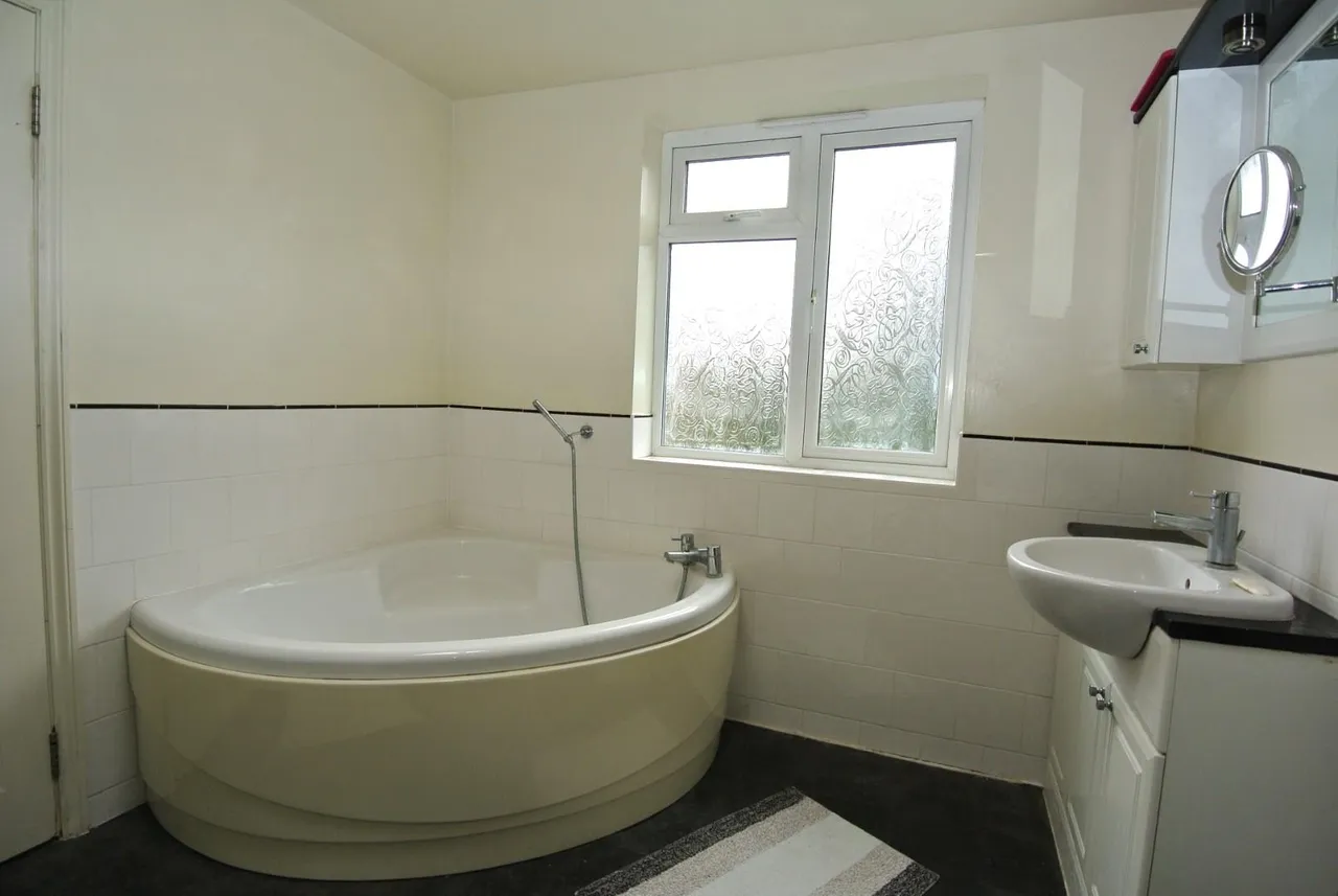 Ford Close, Ashford, Surrey, TW15 3SB, photo 16