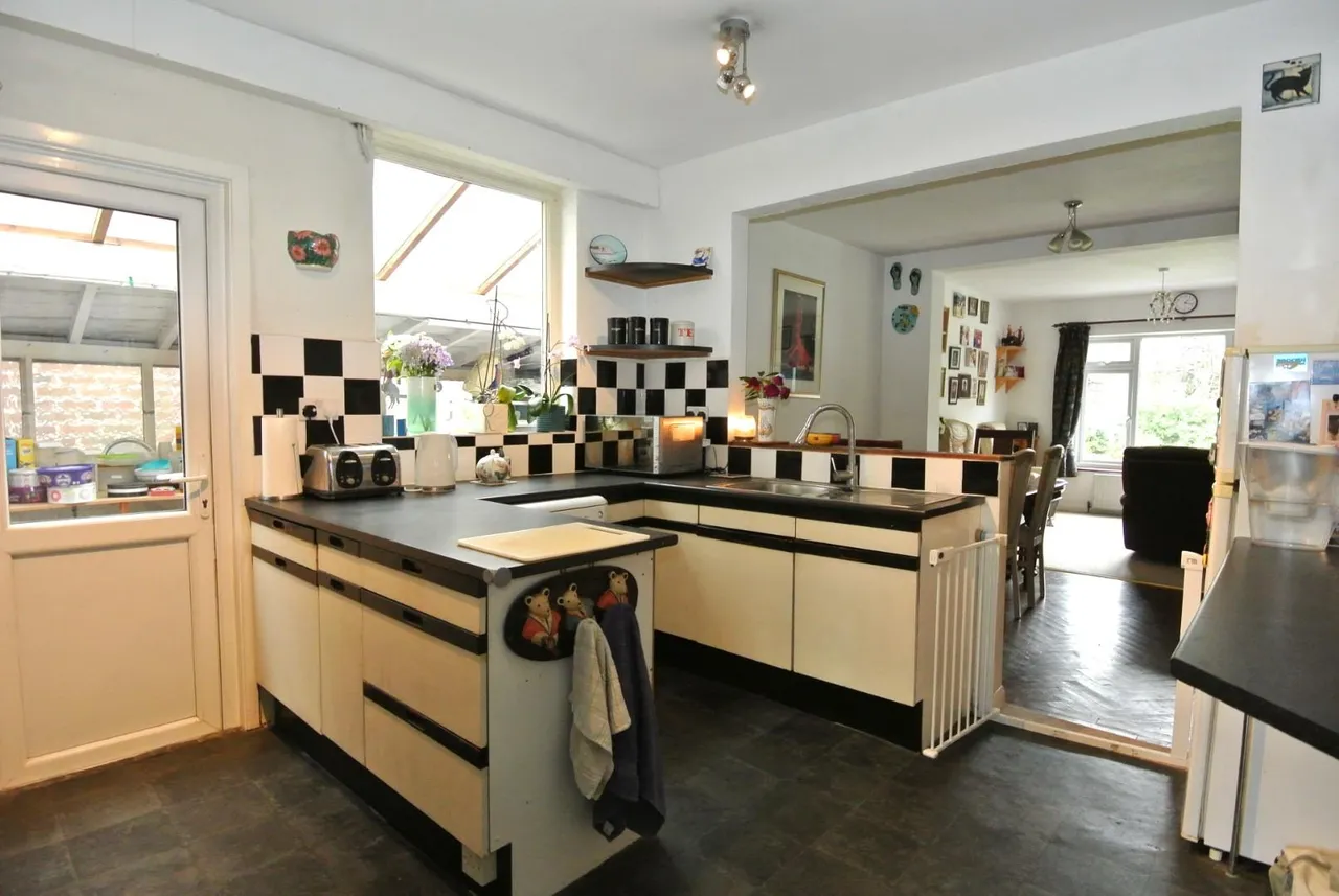 Ford Close, Ashford, Surrey, TW15 3SB, photo 9