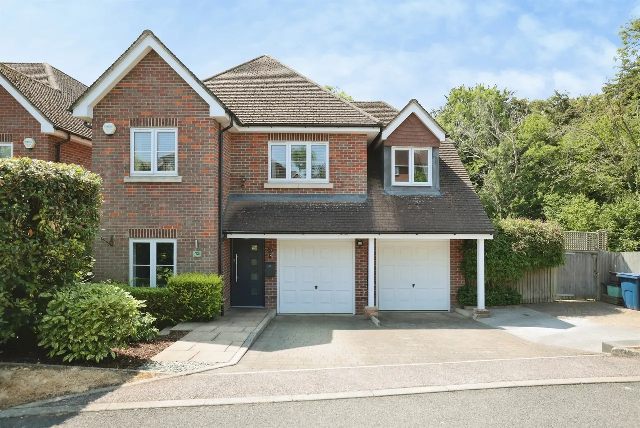 5 bed house for sale — Dell Close, Chesham