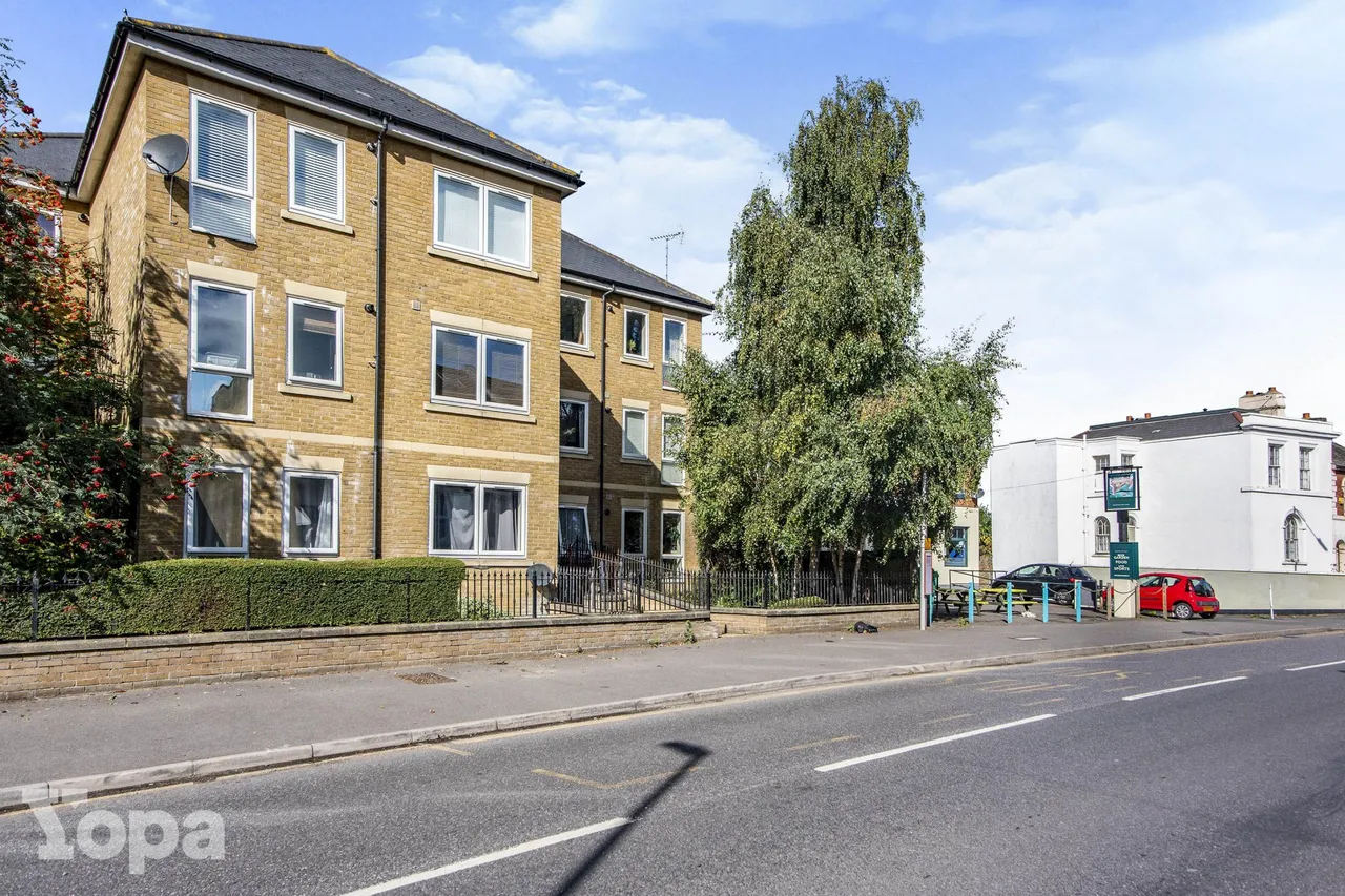 2 bed flat for sale, Wrotham Road, Gravesend, DA11