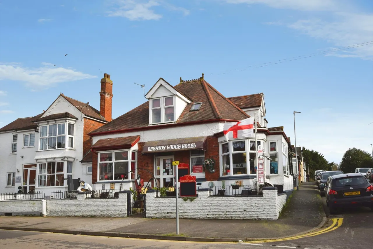 8 bed house for sale, Drummond Road, Skegness, PE25