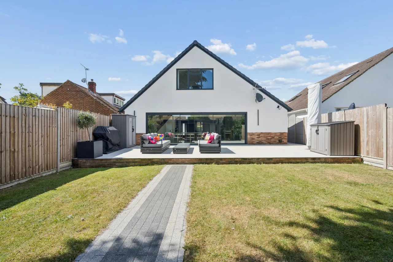 Cedars Close, Chalfont St. Peter, SL9, photo 2