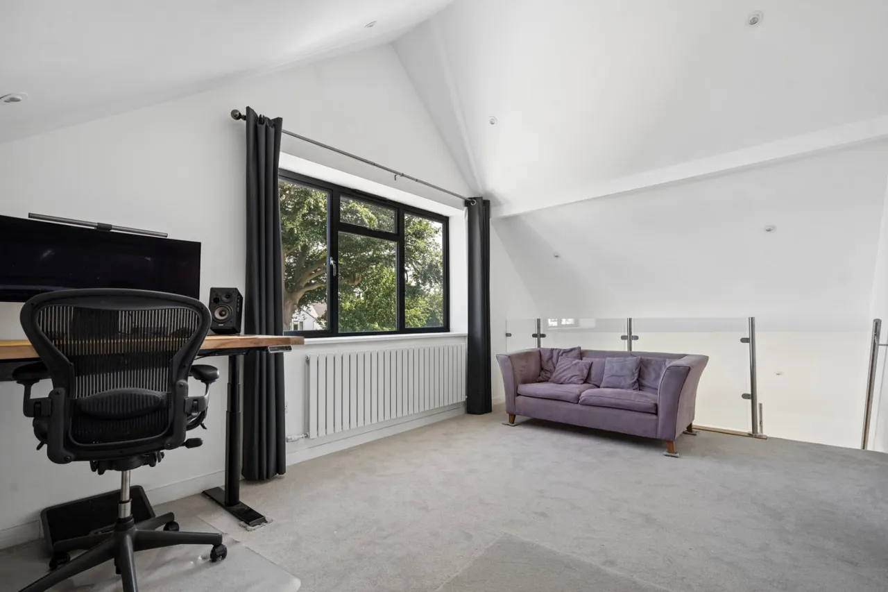 Cedars Close, Chalfont St. Peter, SL9, photo 17