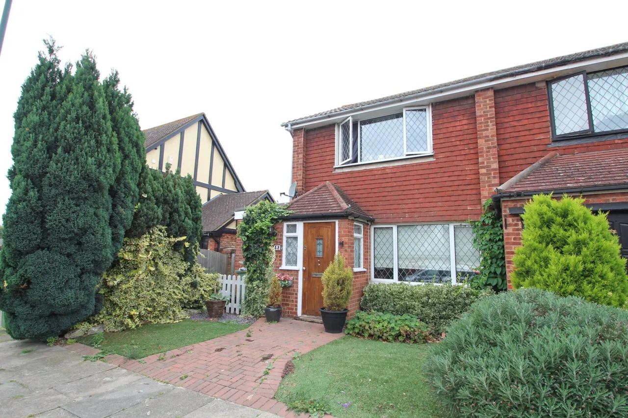 3 bed house for sale — Iverhurst Close, Bexleyheath