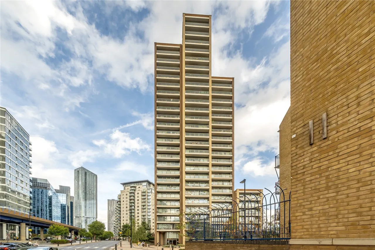 1 bed flat to rent — East Ferry Road, London, E14 3NW