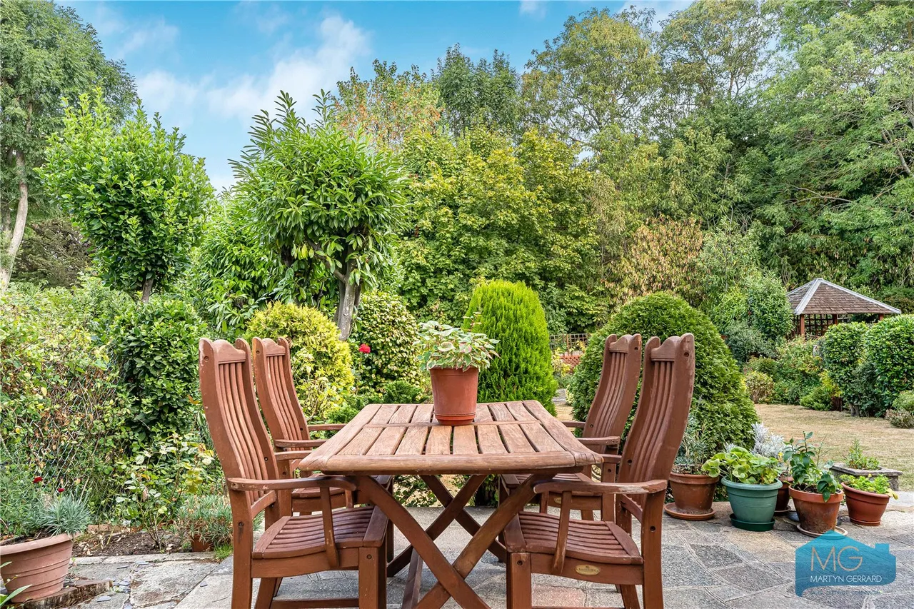 The Ridgeway, London, NW7, photo 13