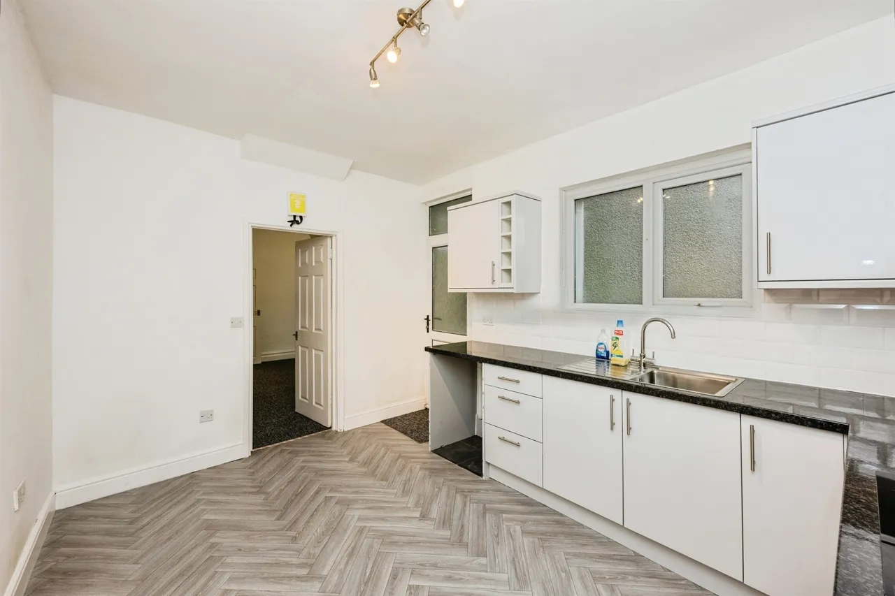 Frondeg Terrace, Llanelli, SA15, photo 8