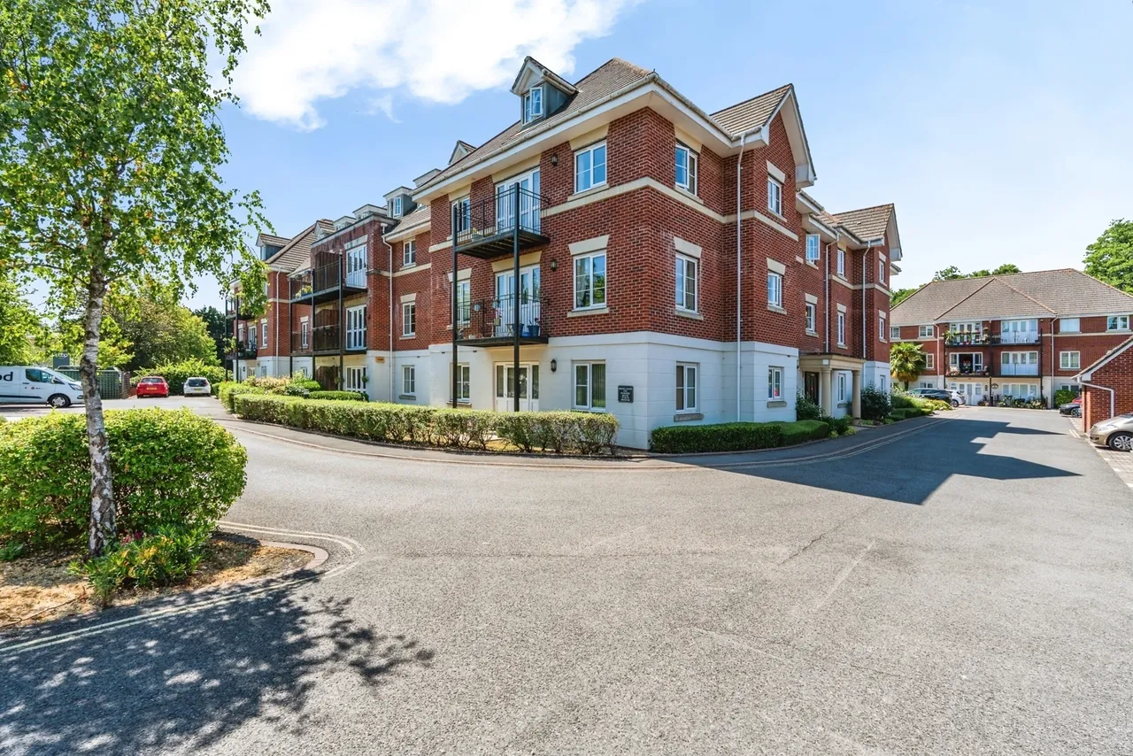 2 bed flat for sale, Hursley Road, Chandler's Ford, SO53