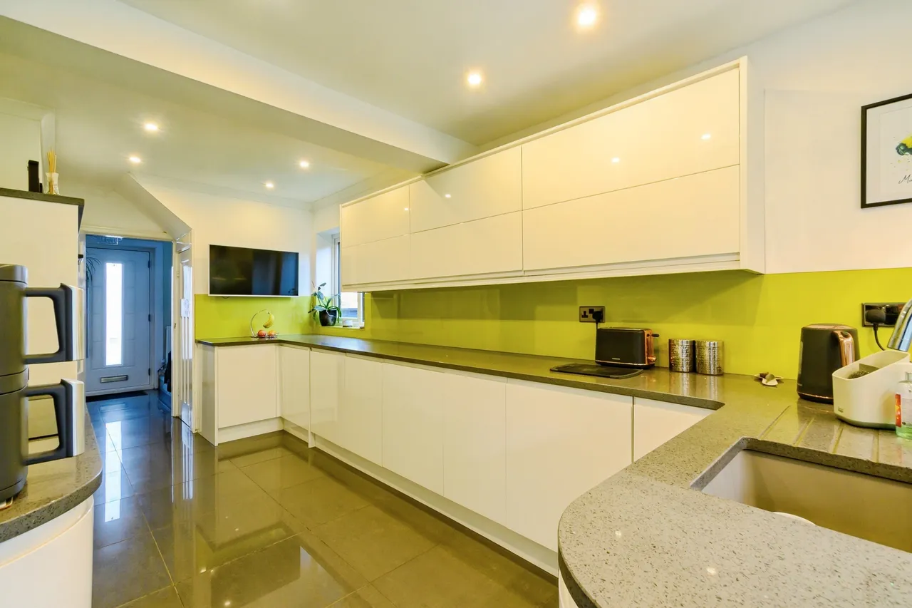 3 bed house for sale, Southwood Drive, Manchester, M9