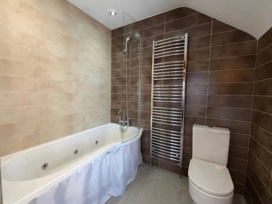 Ash Road, Aldershot, Hampshire, GU12 4EZ, photo 8