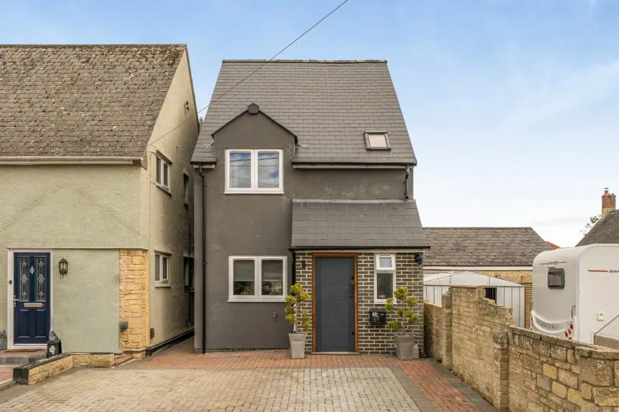 3 bed house for sale, Rock Close, Carterton, OX18