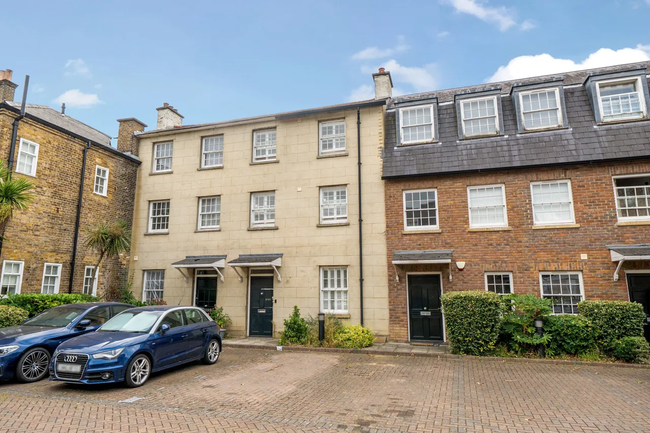 Harlington Road, UB8, photo 26