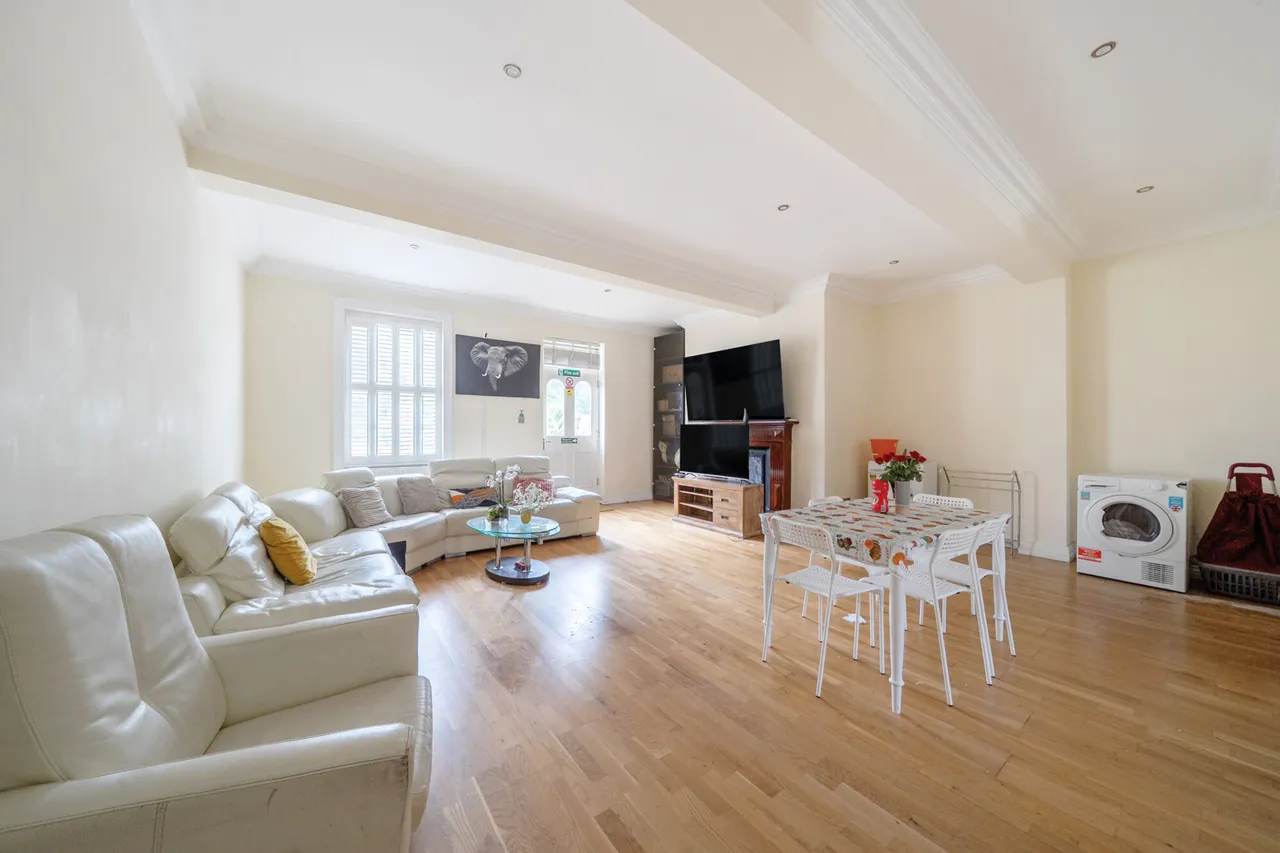 5 bed house for sale, Harlington Road, UB8