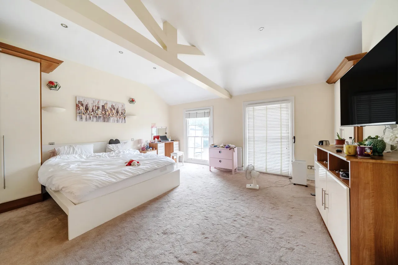 Harlington Road, UB8, photo 22