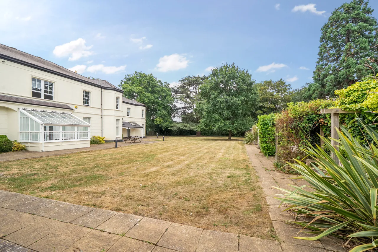 Harlington Road, UB8, photo 25