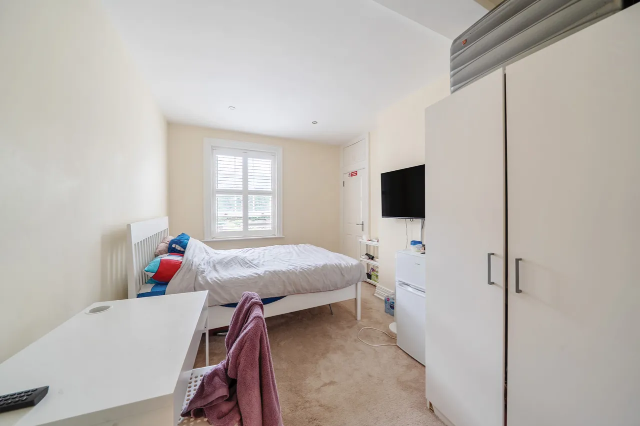 Harlington Road, UB8, photo 16