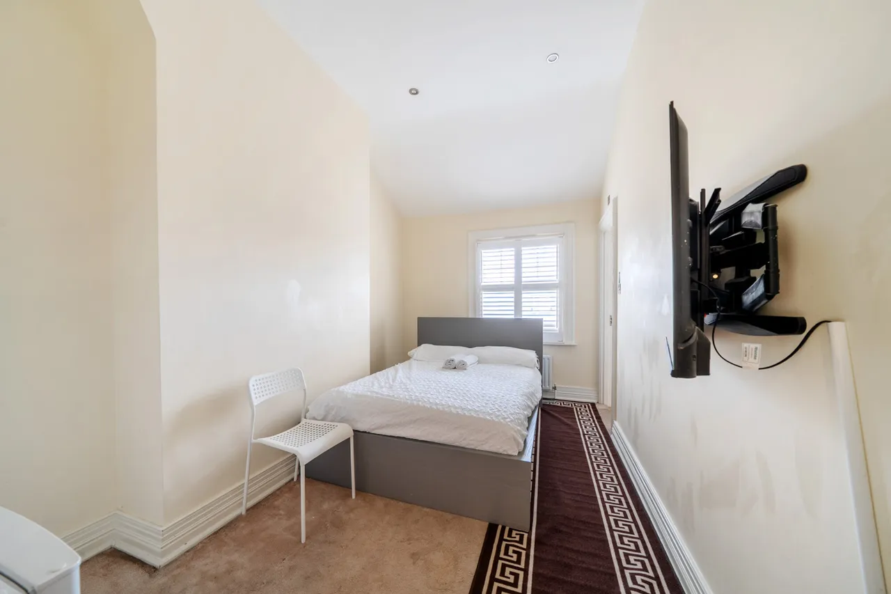 Harlington Road, UB8, photo 12